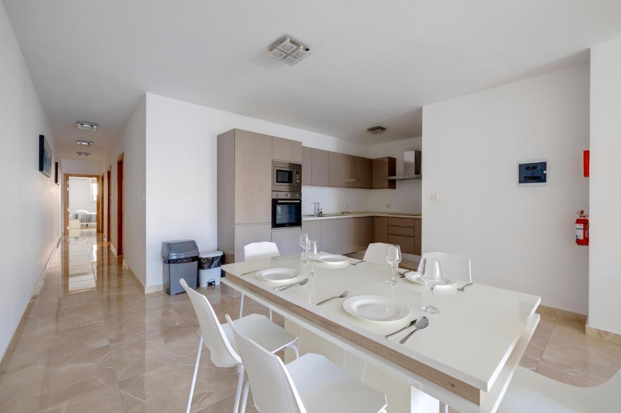 Marvellous 3Br Apartment In Central St Julians Saint Julian's Bagian luar foto